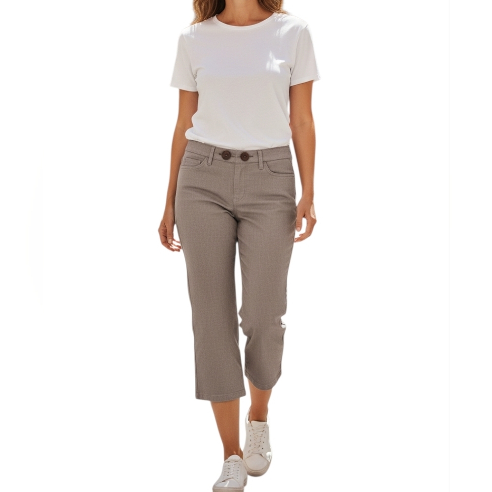 🦜 2/$10 Bushwacker Brown Stripes Brown Capris Pants. Size 14.
